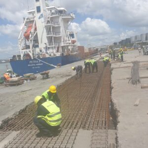 workers working on port